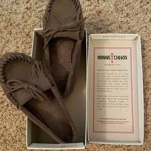 Minnetonka women’s shoes size 6.5